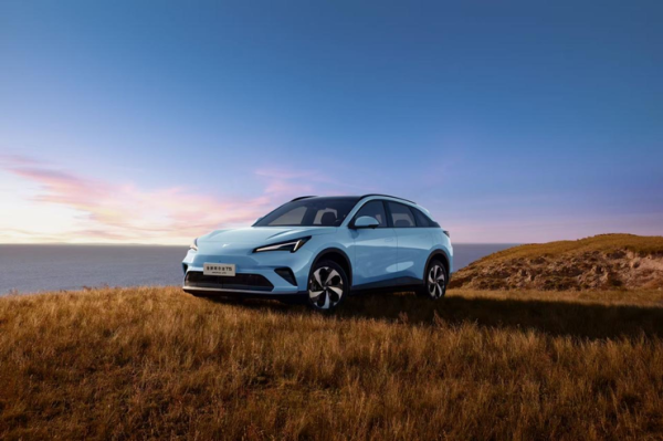 富深所 12.38万起预售，极狐全新阿尔法T5重塑中级SUV“六边形战士”